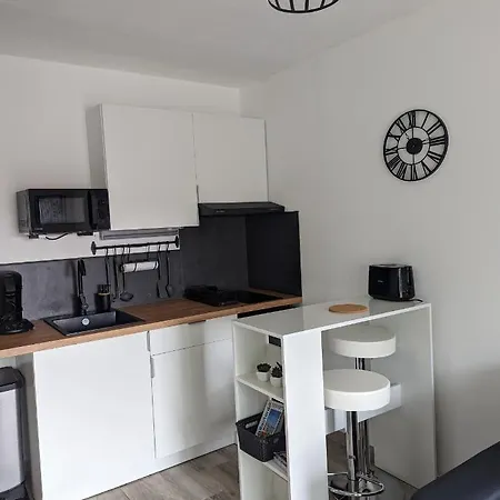 Studio 2 Pers. Pin Rolland/saint Mandrier Plage Sainte Asile Apartment *